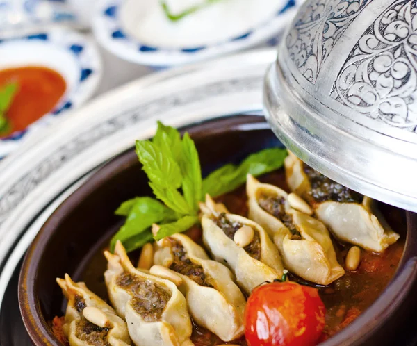 Turco Ravioli (Manti) da cozinha clássica turco-otomana — Fotografia de Stock