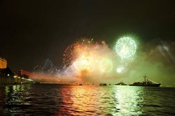 Vuurwerk over de bosporus — Stockfoto