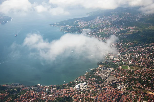 Istanbul and the Bosporus from the air — Stock Photo, Image