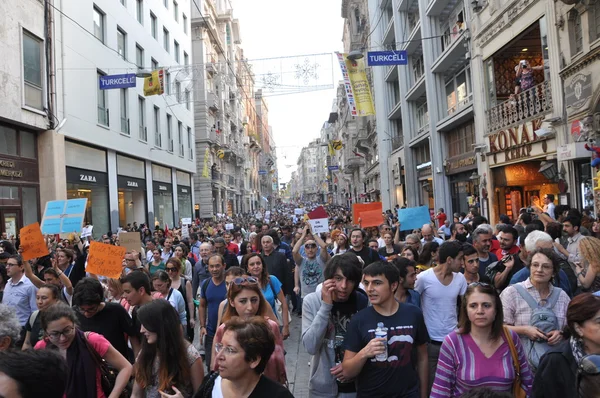 Gezi 公园抗议在伊斯坦布尔 — 图库照片