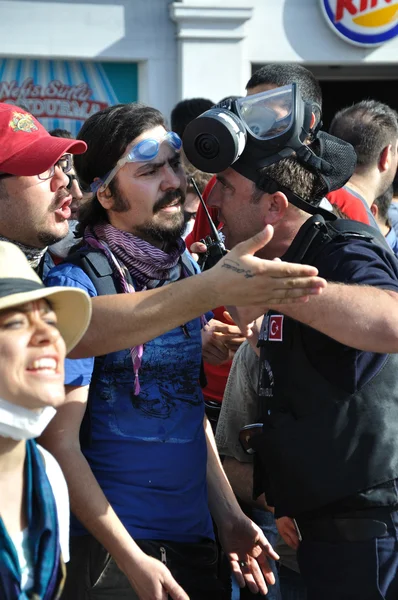 Istanbul Gezi Park Protest, the very first day — Stock Photo, Image