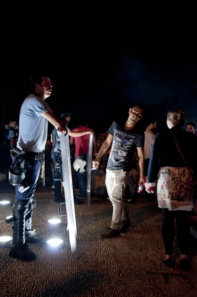 Klavierkonzert von davide martello (klavierkunst) mitten auf dem Taksim-Platz während der Gezi-Park-Proteste — Stockfoto