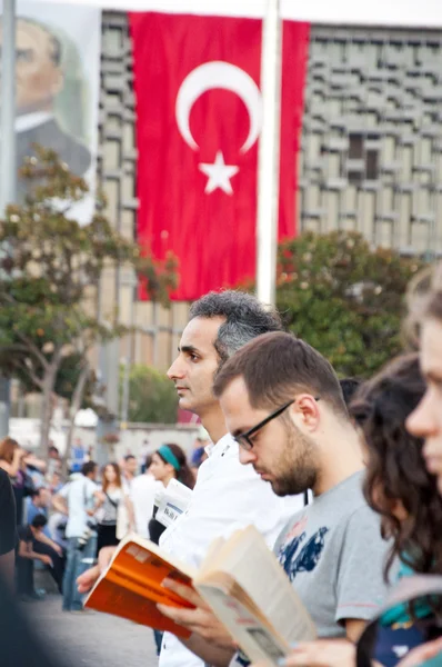 Silent Portesters en Estambul, Protestas en el Parque Gezi - Turquía — Foto de Stock