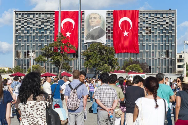 Протест "Стоящего человека" в Стамбуле — стоковое фото