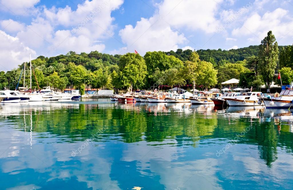Yenikoy marina, sariyer istanbul - Turkije \u2014 Stockfoto ...