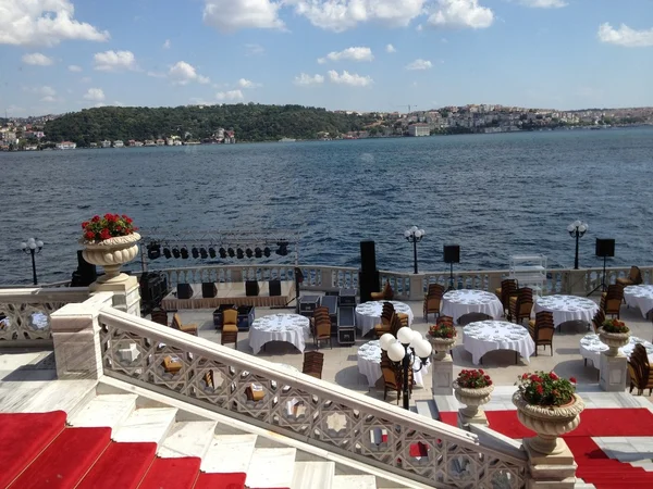 Café en plein air au Ciragan Palace Hotel — Photo