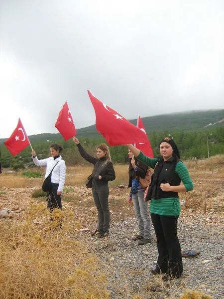 Groupe d'étudiants et d'académiciens universitaires protestant contre le terrorisme du PKK à l'Université de Mugla, Mugla-TURQUIE — Photo