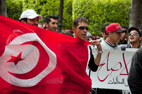 Tunisian people protesting at the Bouguiba Street, Tunis - TUNISIA — Stock Photo, Image