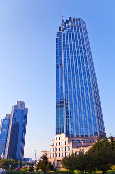 Üzleti tornyok Isztambul Levent területén — Stock Fotó