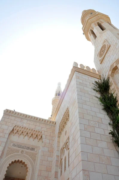 Geleneksel Arap tarzı cami bulunan jumeira, dubai, Birleşik Arap Emirlikleri — Stok fotoğraf