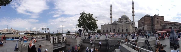 Yeni Cami (Nuova Moschea) nel distretto di Eminonu, Istanbul — Foto Stock