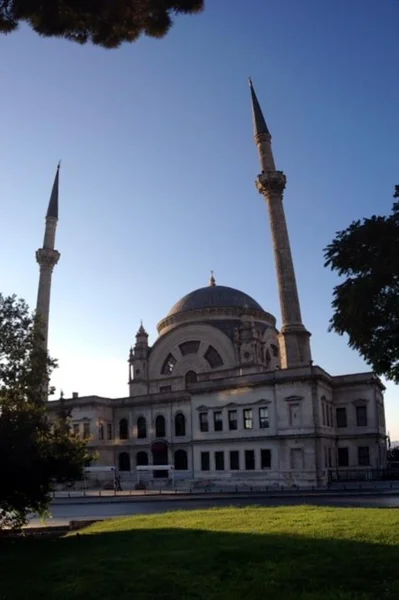 Istanbul-Stadtansicht - Cihangir, Dolmabahce, findikli — Stockfoto