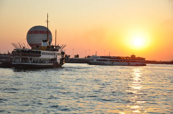 Sunset in Istanbul — Stock Photo, Image