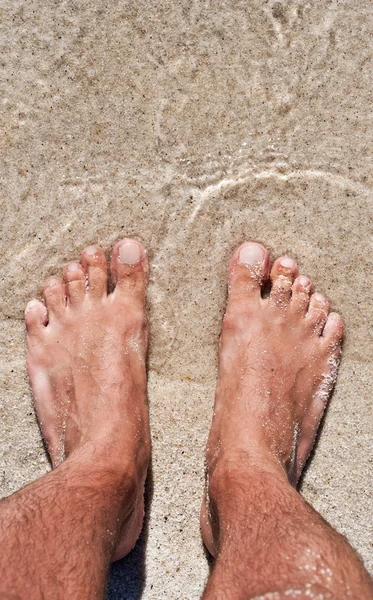 Ноги на пляжі — стокове фото