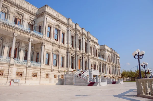 Exterior Ciragan Palace – stockfoto