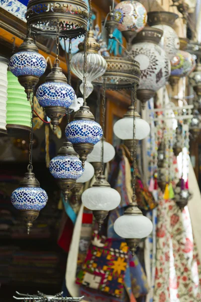 Lembranças turísticas turcas vendidas no bazar — Fotografia de Stock