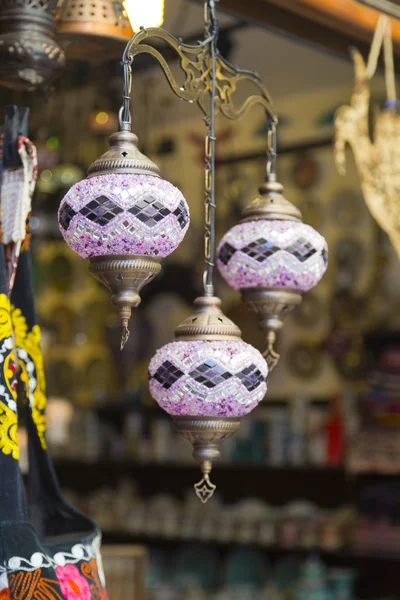 Lembranças turísticas turcas vendidas no bazar — Fotografia de Stock