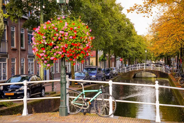 Delft Nizozemsko Října 2021 Pohled Ulici Scéna Kanálů Delftu Krásném — Stock fotografie