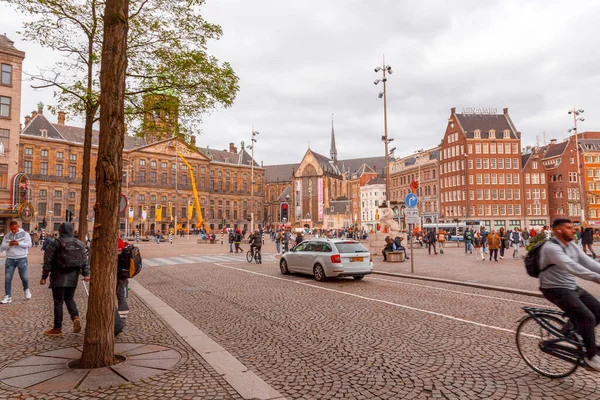 Ámsterdam Países Bajos Octubre 2021 Edificios Personas Alrededor Famosa Plaza — Foto de Stock