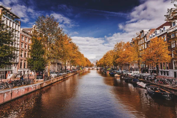 Amsterdam Holandia Października 2021 Kanały Typowa Holenderska Architektura Amsterdamie Stolicy — Zdjęcie stockowe