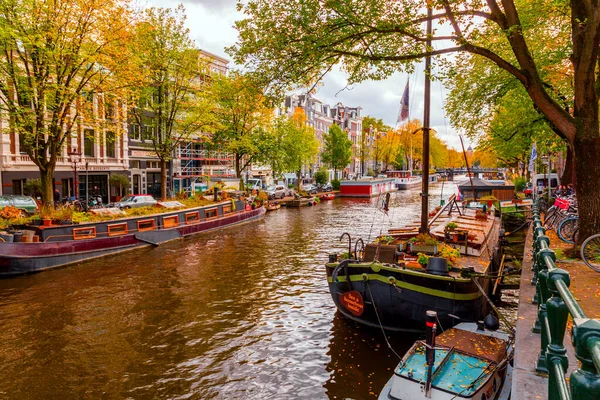 Amsterdam Hollanda Ekim 2021 Hollanda Nın Başkenti Amsterdam Kanallar Tipik — Stok fotoğraf