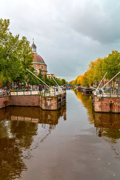 Amsterdam Nizozemsko Října 2021 Kanály Typická Holandská Architektura Amsterdamu Hlavním — Stock fotografie