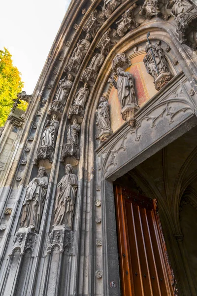 Hollanda Nın Maastricht Kentindeki Saint Servatius Bazilikası Nın Kapısına Oymalar — Stok fotoğraf