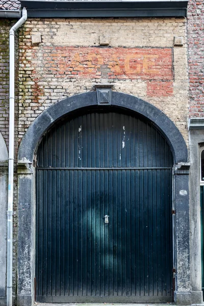 Старая Красивая Гаражная Дверь Классические Архитектурные Детали — стоковое фото
