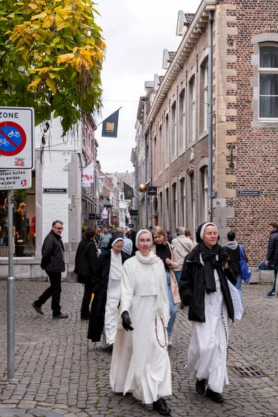 Maastricht Olanda Ottobre 2021 Gruppo Suore Che Camminano Strade Maastricht — Foto Stock