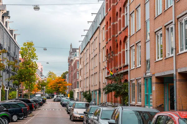 荷兰阿姆斯特丹 2021年10月17日 阿姆斯特丹的街道景观和通用建筑 具有典型的荷兰风格建筑 阿姆斯特丹是欧洲游客最多的旅游胜地之一 — 图库照片