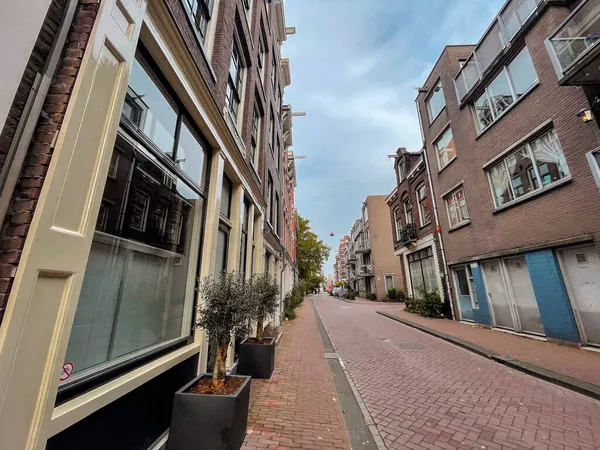Amsterdam Holandia Października 2021 Widok Ulicę Architektura Rodzajowa Amsterdamie Typowymi — Zdjęcie stockowe