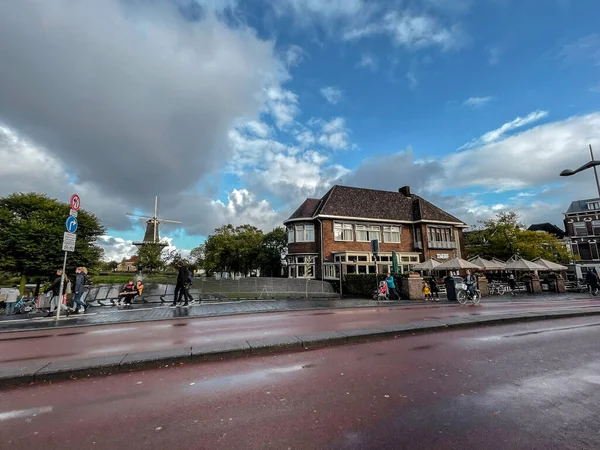 Leiden Holandia Października 2021 Widok Ulicę Architektura Rodzajowa Leiden Mieście — Zdjęcie stockowe