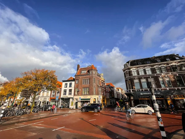 荷兰莱顿 2021年10月6日 荷兰南荷兰省莱顿市的街道景观和通用建筑 — 图库照片