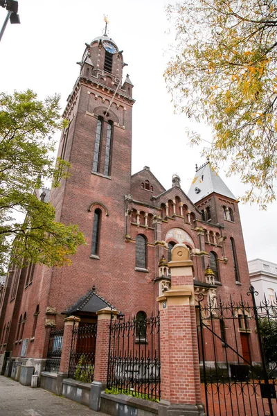 아미니 교회는 로테르담에 1895 년부터 1897 사이에 기념비적 로맨틱 Debatcentrum — 스톡 사진