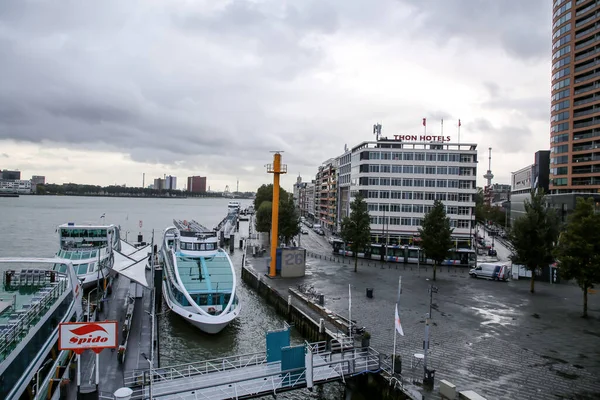 オランダのロッテルダム 2021年10月6日 ニーウエ マアス川の南岸に位置するロッテルダム近郊のKop Van Zuidからの眺め — ストック写真