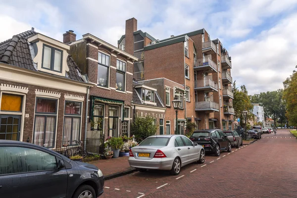 Leiden Holandia Października 2021 Widok Ulicę Architektura Rodzajowa Leiden Mieście — Zdjęcie stockowe