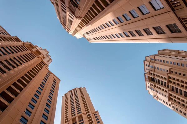 Bâtiments Résidentiels Contre Ciel Bleu Dubaï Émirats Arabes Unis — Photo