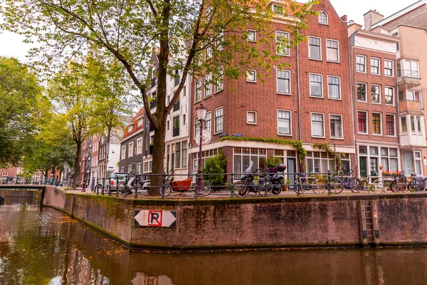 Амстердам Нідерланди Жовтня 2021 Канали Типова Архітектура Дачу Амстердамі Столиці — стокове фото