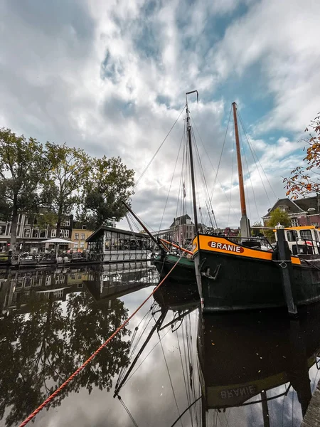 Leiden Holanda Outubro 2021 Vista Rua Belos Canais Leiden Uma — Fotografia de Stock