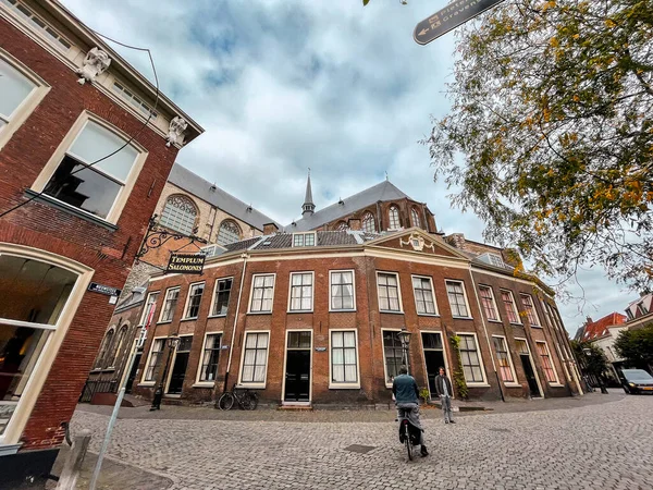 Leiden Holandia Października 2021 Widok Ulicę Architektura Rodzajowa Leiden Mieście — Zdjęcie stockowe