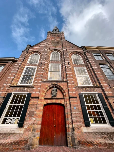 オランダ 南オランダのライデンにある聖ルイ教会またはハイリゲ ロドヴィッカーの外観 — ストック写真