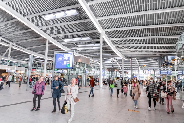 2021年 乌得勒支 Oct 乌得勒支中央车站 Utrecht Central Station 是一个中转站 包括两个自行车道 两个公交车站 — 图库照片