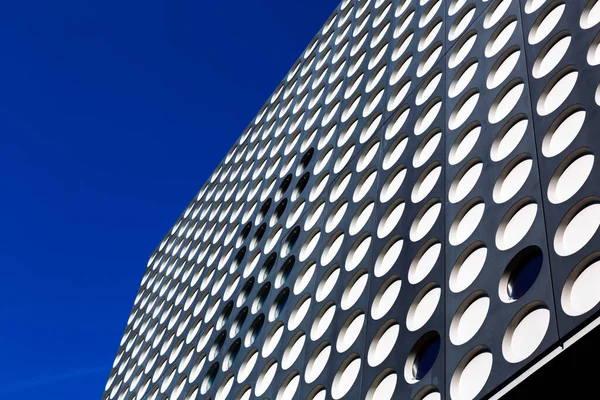 Gebäudefassaden Detailmuster Mit Quadratischen Und Kreisförmigen Fenstern Moderne Städtische Details — Stockfoto
