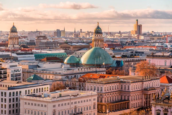 ベルリン ドイツ 2021年12月20日 ベルリン大聖堂のドームからドイツの首都ベルリンの空中風景 — ストック写真