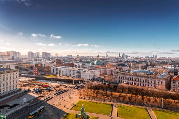2021年 Dec 柏林大教堂圆顶上的柏林空中景观 — 图库照片