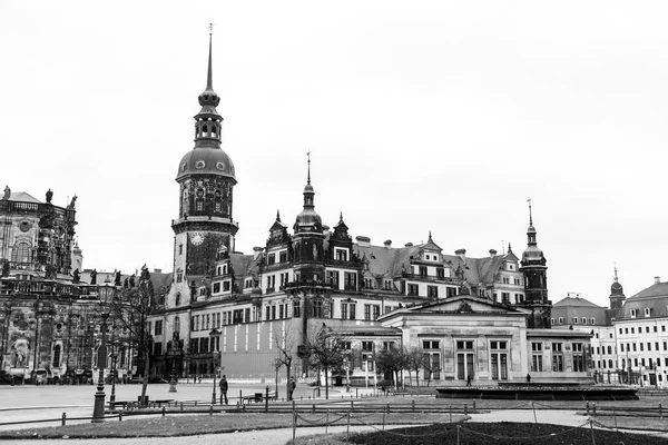 Hausmannsturm Πύργος Και Καθεδρικός Ναός Της Δρέσδης Καθολικό Δικαστήριο Εκκλησία — Φωτογραφία Αρχείου