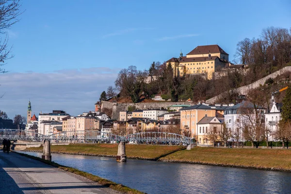 Σάλτσμπουργκ Αυστρία Δεκεμβρίου 2021 Κτίρια Γύρω Από Τον Ποταμό Salzach — Φωτογραφία Αρχείου