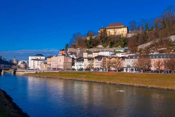 Salzburg Oostenrijk December 2021 Gebouwen Rond Salzach Bij Oude Stad — Stockfoto