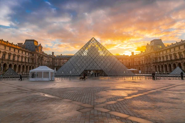París Francia Ene 2022 Pirámide Vidrio Del Museo Del Louvre — Foto de Stock
