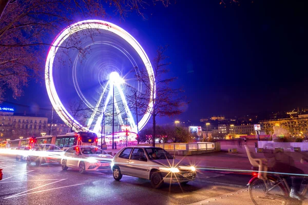 法国里昂 2022年1月25日 法国里昂市主要广场之一贝尔库尔广场的摩天轮 — 图库照片